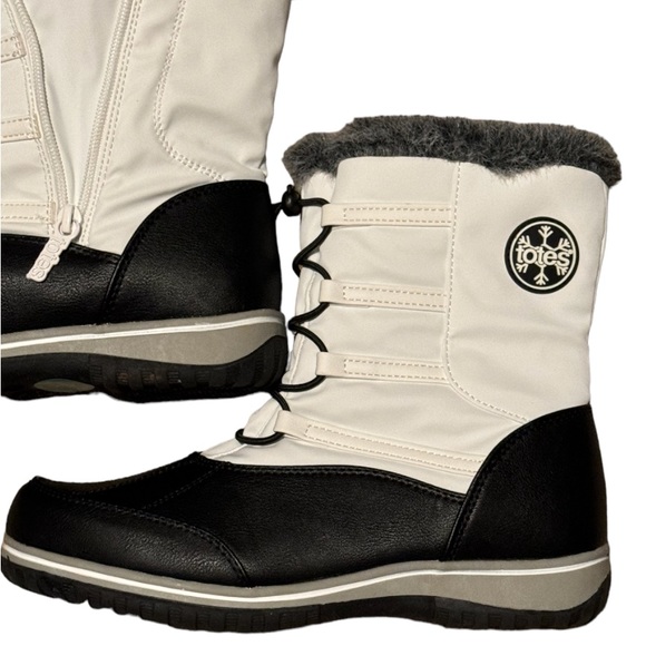 Totes Women’s Snow Boots - Picture 2 of 11